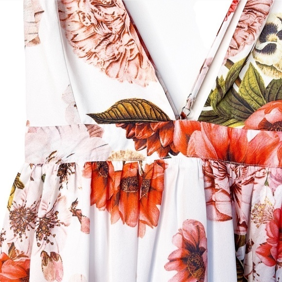 L’ATISTE Halter Back Floral Maxi Dress Size Medium in Pastel Floral Print - Picture 6 of 14